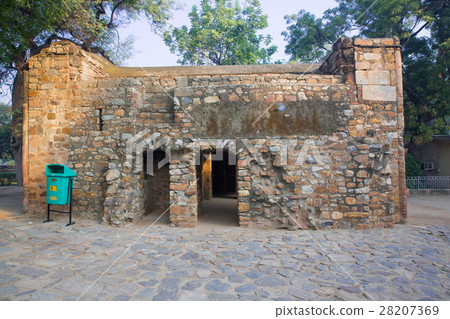 Qutub Minar 28207369