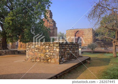 Qutub Minar 28207445