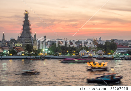 Temple of Dawn pagoda under twilight sky Temple of Dawn pagoda under twilight sky 28207916