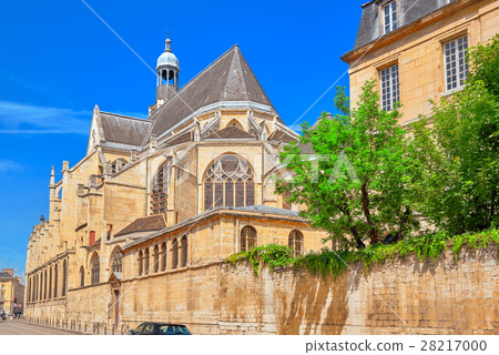 Saint-Etienne-du-Mont is a church in Paris 28217000