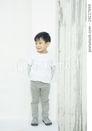 4 year old boy with a smile 28217959