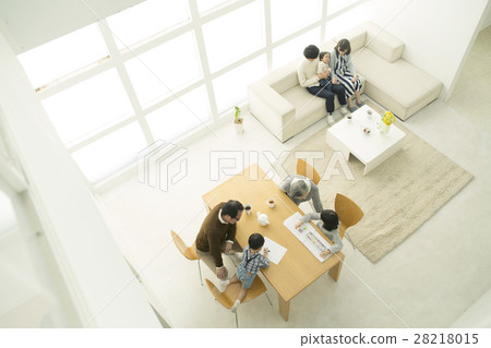 7 people in the living room family 7 people in the living room family 28218015