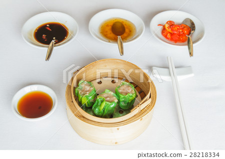 Steamed shrimp jade dumpling Steamed shrimp jade dumpling 28218334