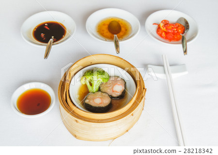 Steamed pork and seaweed rolls 28218342