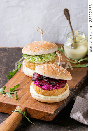 Vegan burgers with avocado, beetroot and sauce Vegan burgers with avocado, beetroot and sauce 28222228