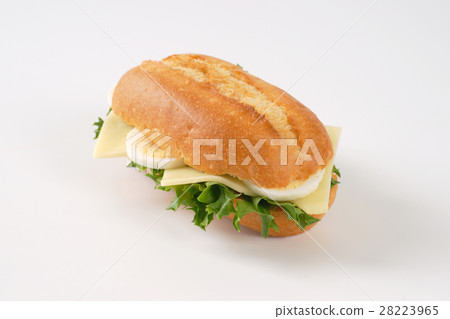 sandwich with eggs and cheese 28223965