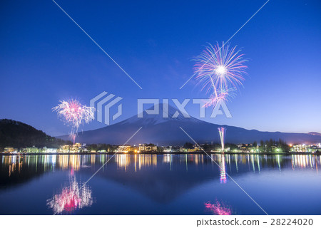 Kawaguchiko Winter Fireworks 28224020