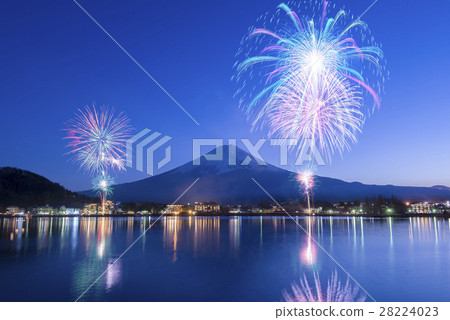 [Yamanashi Prefecture] Lake Kawaguchi Winter Fireworks 28224023