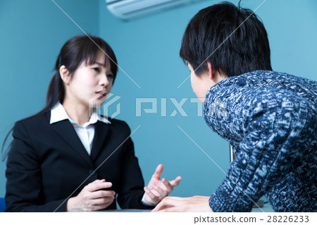 女警官男性嫌疑審訊審訊室 28226233