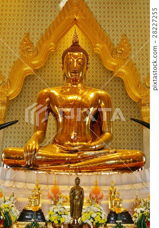 Golden Buddha statue of Gold Temple 'Wat Trimit' in Bangkok, Thailand 28227255