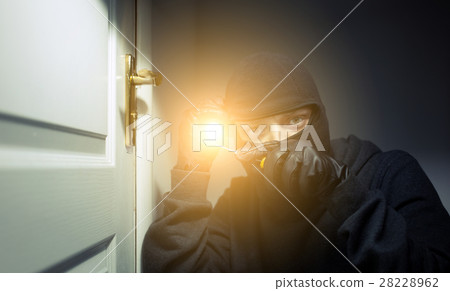 Formidable thief breaks open door 28228962