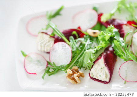 beetroot with goat cheese 28232477