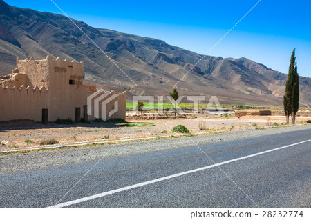 Desert road in Morocco 28232774