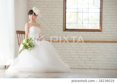 Bride 28236019