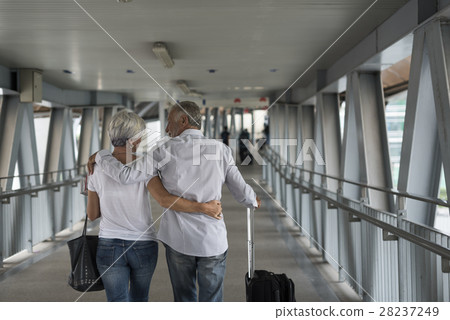 Senior couple tourists traveling city 28237249