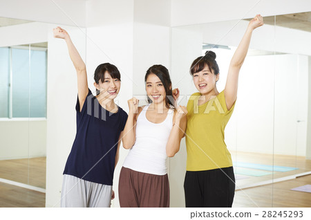 yoga yoga 28245293