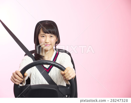 拿著把柄的婦女司機 拿著把柄的婦女司機 28247328