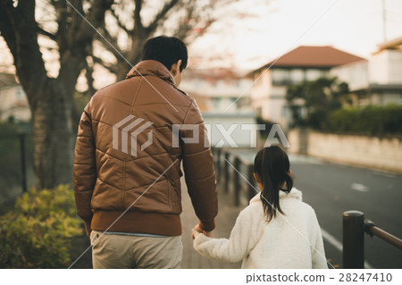 父母和小孩 親子 返回 28247410