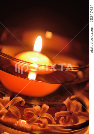 Floating candle 28247434