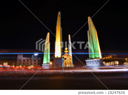 thai people come to ratchadamnoen in father day thai people come to ratchadamnoen in father day 28247626