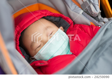 cute baby get cold cute baby get cold 28250090