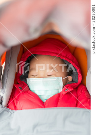 cute baby get cold cute baby get cold 28250091