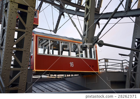 cabin Vienna giant wheel in winter christmas 28262371