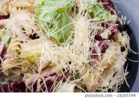 Delicious pasta with cheese and herbs 28265594