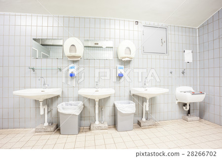 sink on the wall 28266702