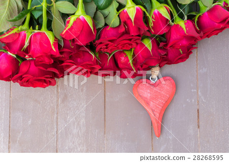 Red blooming roses on wood 28268595