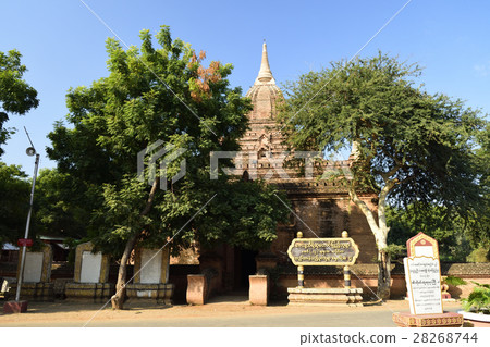 The pagoda of Bagan 28268744