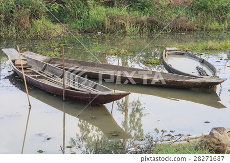 old wooden boats with boat filled of the water old wooden boats with boat filled of the water 28271687