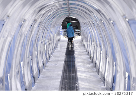 Skiing escalator or moving walkway 28275317
