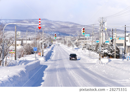 powder snow on a road in Sapporo, Hokkaido Japan powder snow on a road in Sapporo, Hokkaido Japan 28275331