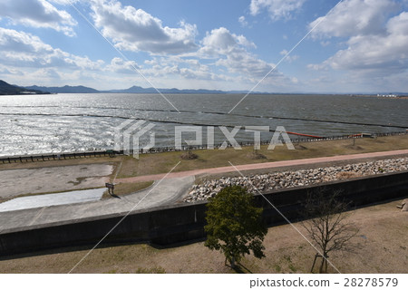 岡山縣岡山市南區陽光明媚的冬日兒島湖 岡山縣岡山市南區陽光明媚的冬日兒島湖 28278579