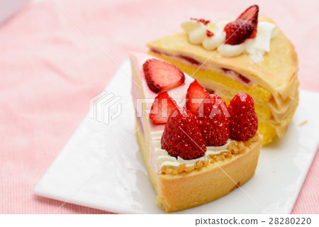 Strawberry cake Strawberry cake 28280220