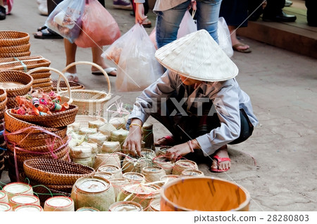 Street market in Champasak 28280803