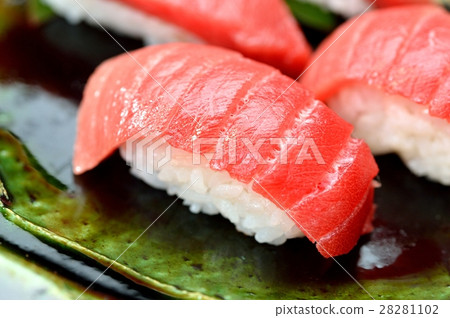 壽司(壽司),金槍魚壽司(金槍魚壽司)和中取。 壽司(壽司),金槍魚壽司(金槍魚壽司)和中取。 28281102