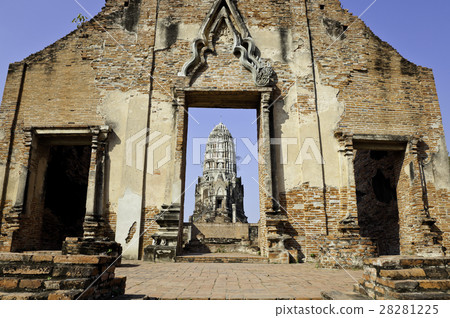 Wat Ratburana in Ayutthaya, Thailand 28281225