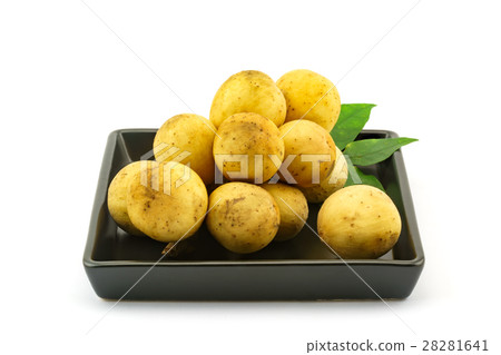 Bunch of Longkong in black plate 28281641