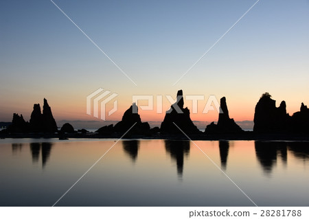 和歌山縣黎明的羽島岩 28281788