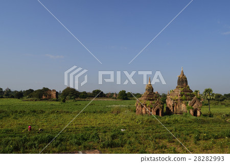The pagoda of Bagan 28282993