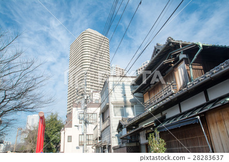 Modern high-rise apartment in Tsukishima and traditional Japanese wooden house 28283637