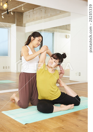 yoga yoga 28285339