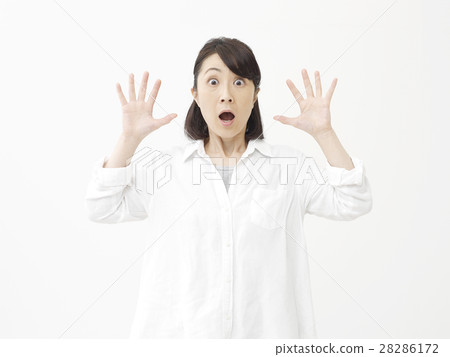 女中間驚訝 28286172