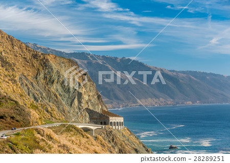 Highway 1 on the pacific coast, California, USA. 28289251