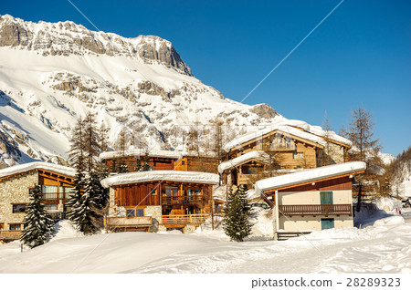 Alpine winter mountain landscape. 28289323
