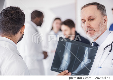 Calm therapeutic watching at radiograph in 28290167