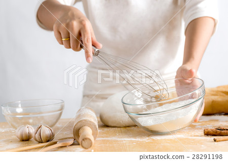 Close up shot hands of woman holding stainless Close up shot hands of woman holding stainless 28291198