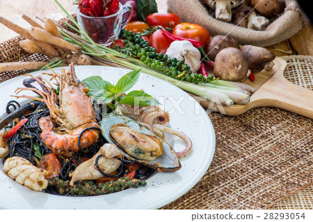 Black spaghetti Alle Vongole. Black seafood pasta Black spaghetti Alle Vongole. Black seafood pasta 28293054